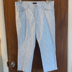 ⭐️Floral Petite Capri Pants⭐️